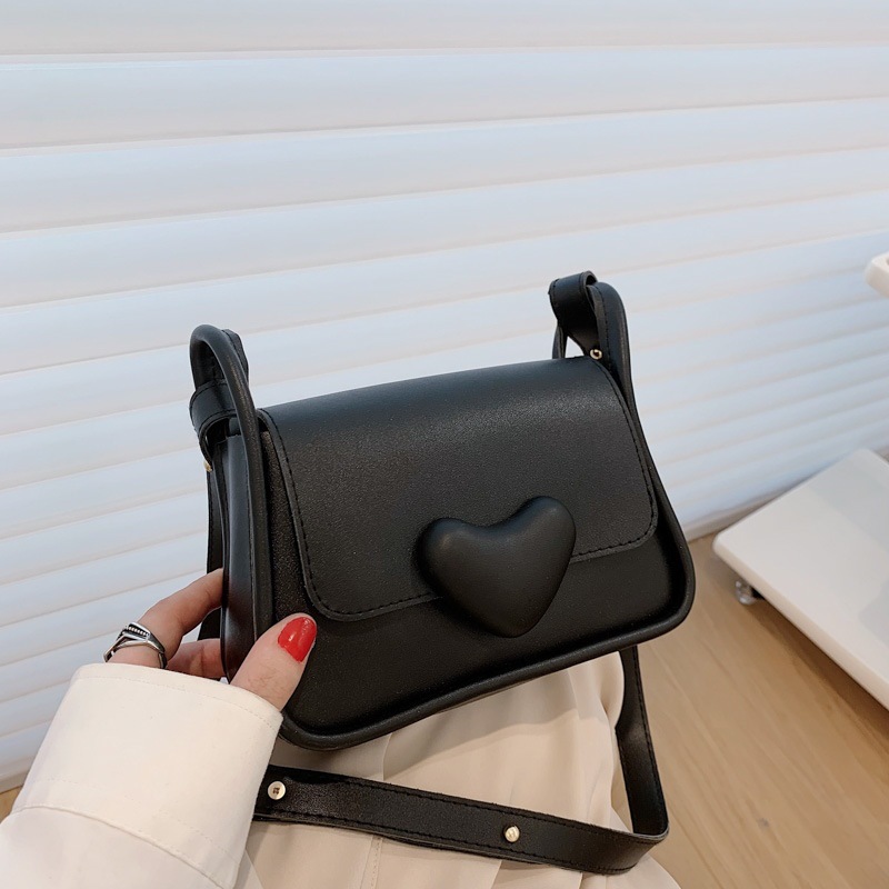 Small Heart Saddle Crossbody Bag for Women Summer 2022 New Fashion Casual Solid Color Minimalist Shoulder Bag