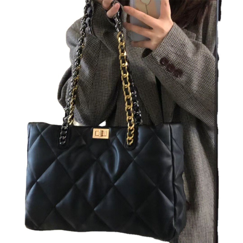 MZ Korean Style Large Capacity Tote Bag Women's Chain Shoulder Bag Quilted Retro Versatile Commuter - Image 5