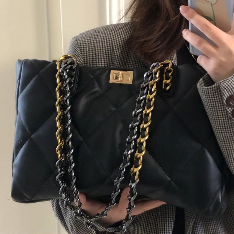 MZ Korean Style Large Capacity Tote Bag Women's Chain Shoulder Bag Quilted Retro Versatile Commuter - Image 4