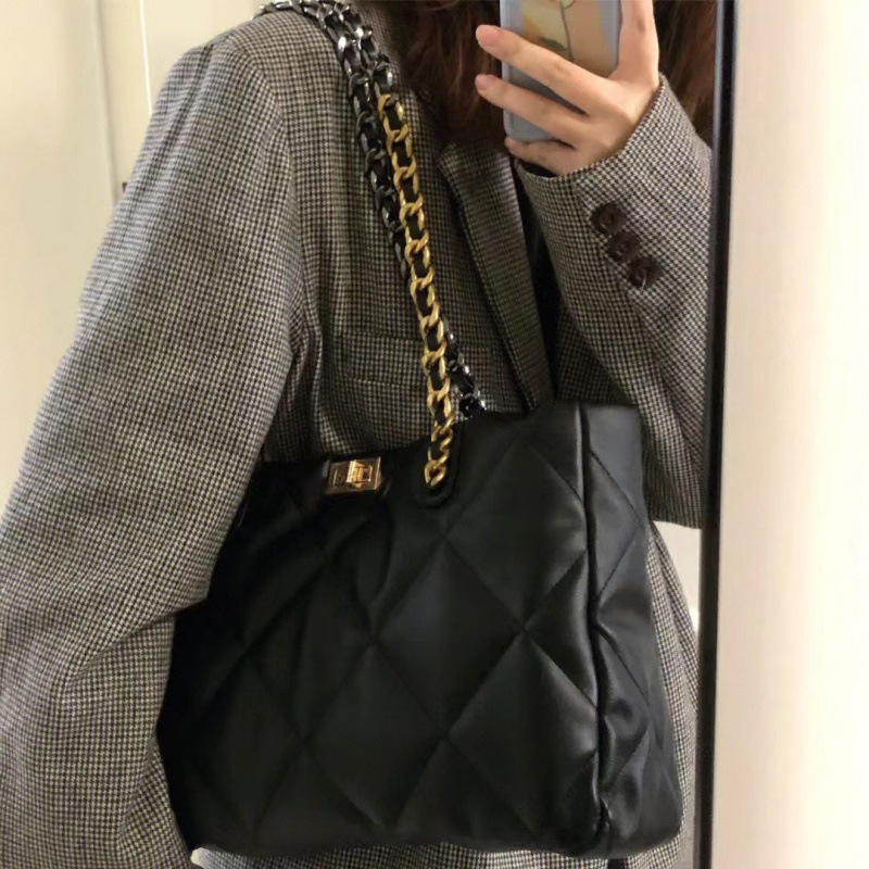 MZ Korean Style Large Capacity Tote Bag Women's Chain Shoulder Bag Quilted Retro Versatile Commuter - Image 2