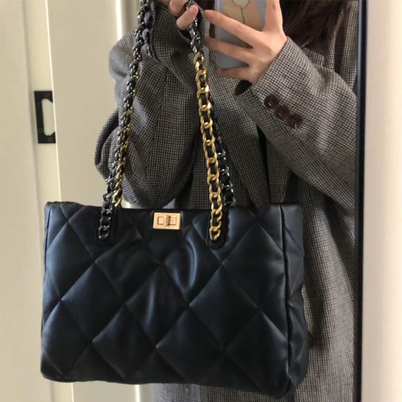MZ Korean Style Large Capacity Tote Bag Women's Chain Shoulder Bag Quilted Retro Versatile Commuter