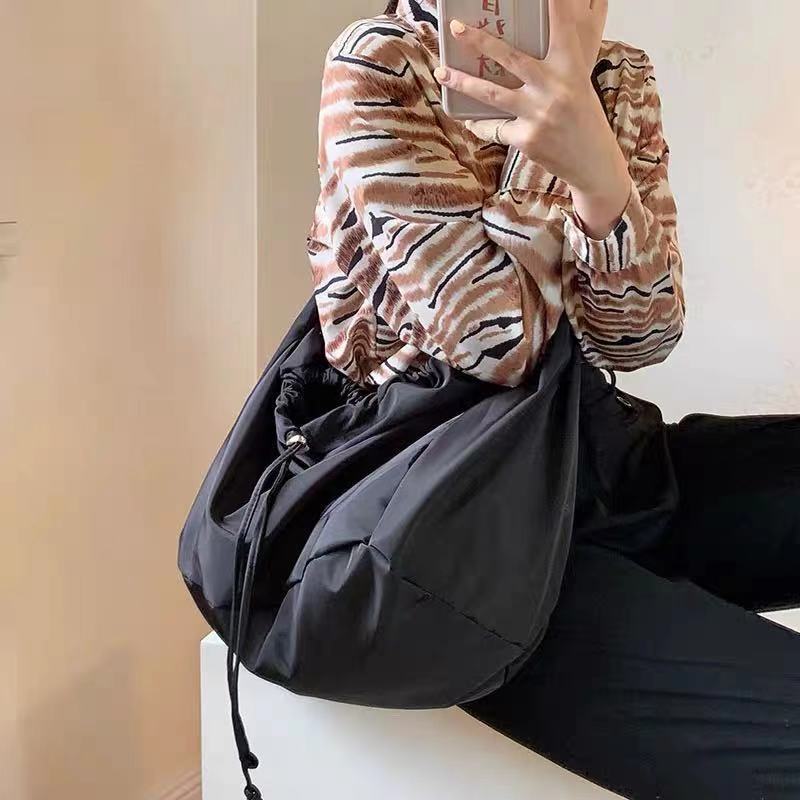 Women's 2023 New High-End Large Capacity Shoulder Crossbody Bag Elegant Underarm Bag Student Korean Style Versatile Bag - Image 3