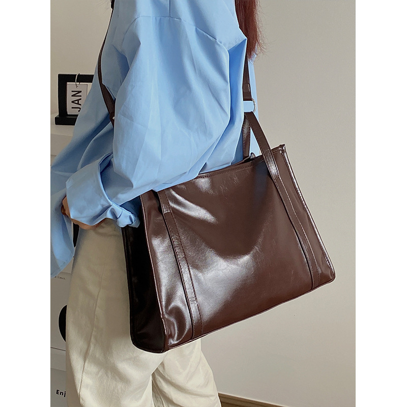 Minimalist Vintage Large Capacity Square Tote Bag for Commute and Casual Wear