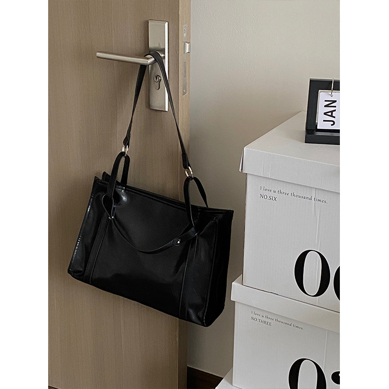 Minimalist Vintage Large Capacity Square Tote Bag for Commute and Casual Wear - Image 4